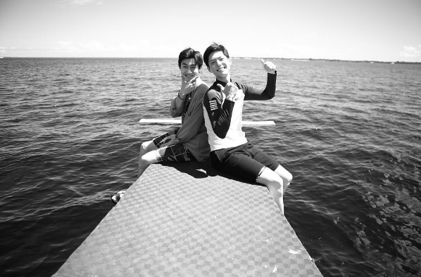 Park Bo Gum, Kwak Dong Yeon, And More Relax In The Sun In More Photos From 'Moonlight Drawn By Clouds' Vacation