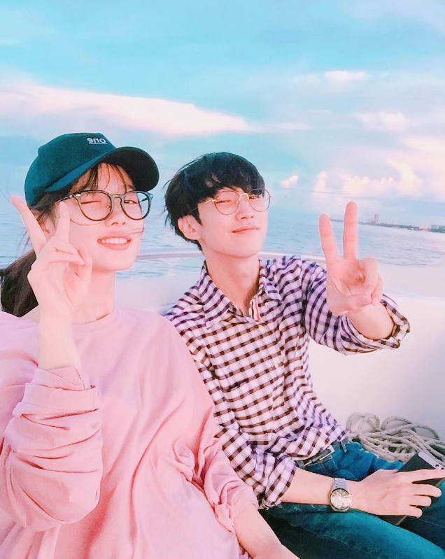 Kim Yoo Jung And B1A4's Jinyoung Enjoy A Well-Deserved Break By The Sea