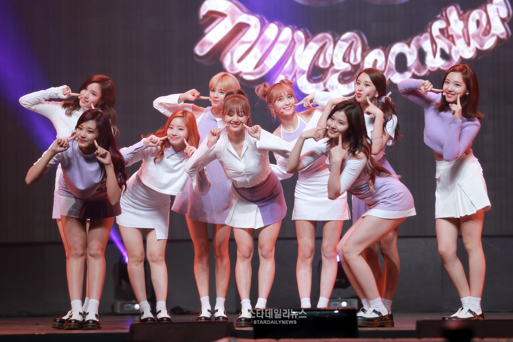 TWICE Continues All-Kill Reign On Music Charts With “TT” For 5th Day In A Row
