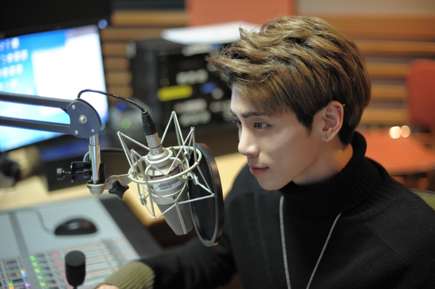 SHINee's Jonghyun Celebrates 1000th Day As Radio DJ Of 'Blue Night'