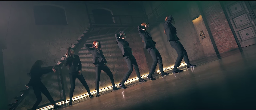Watch: gugudan Covers Labelmate VIXX's 'Chained Up' Dance