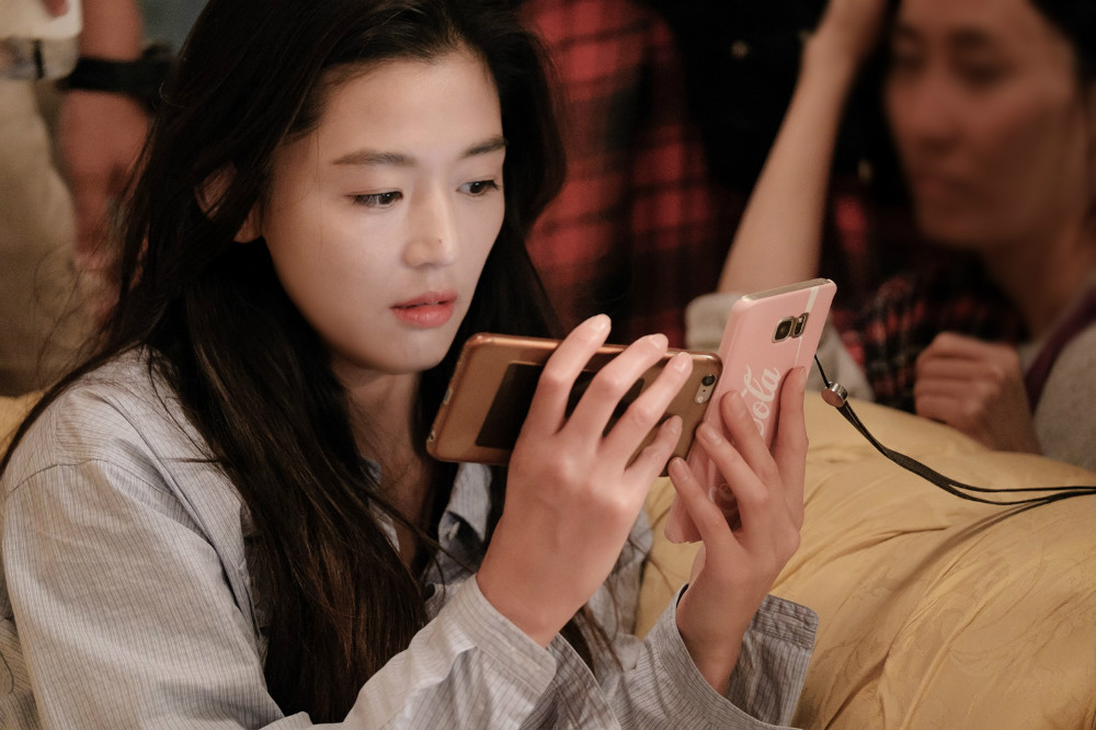 'The Legend Of The Blue Sea' Releases Stills Of Jun Ji Hyun's Character Transitioning To Human Life