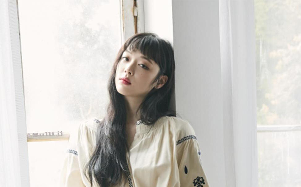 Sulli Reportedly Visits Emergency Room For Wrist Injury, SM Explains