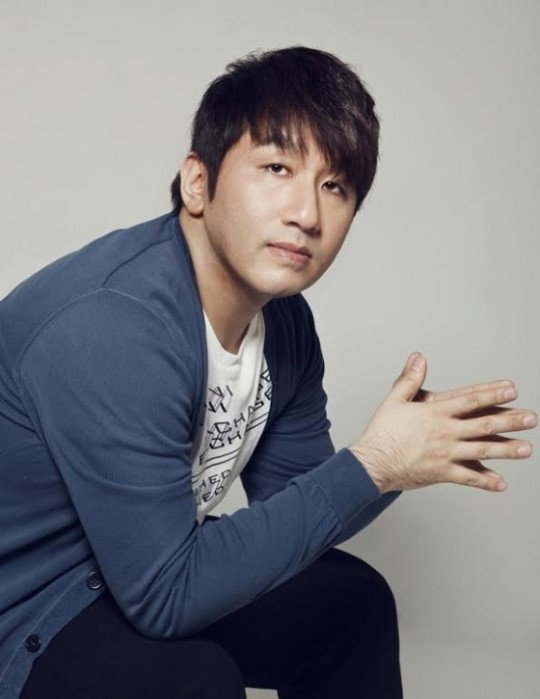 Big Hit's Producer Bang Si Hyuk Hits It Big With Triple Crown