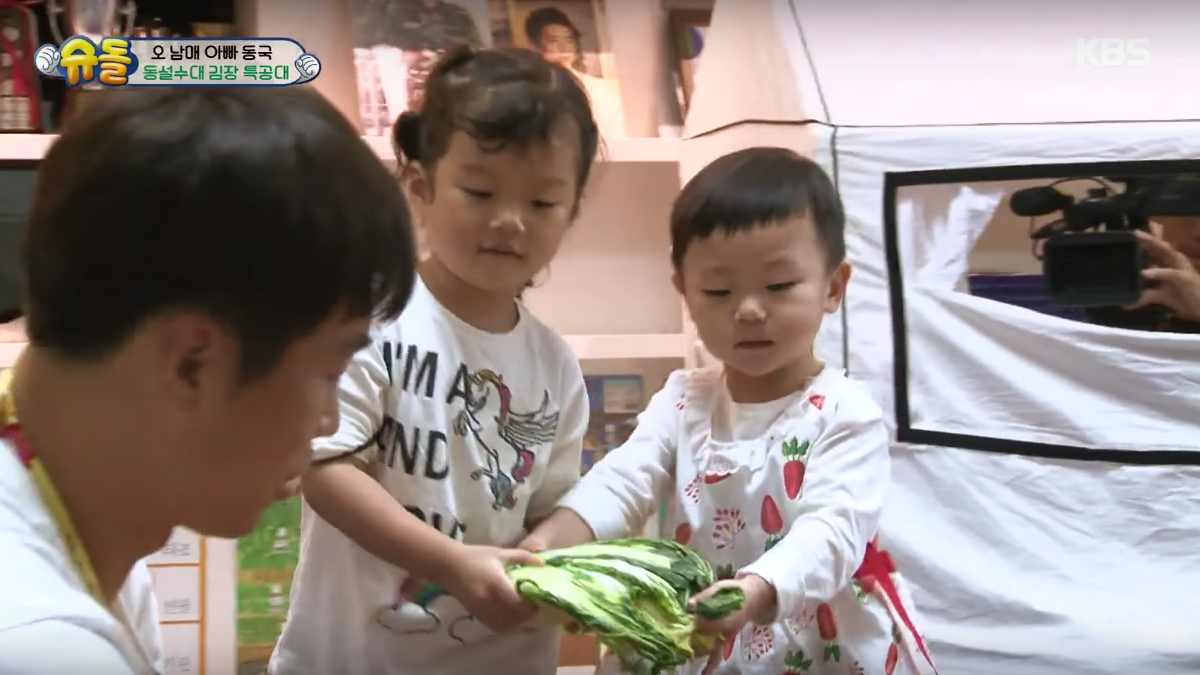 Lee Dong Gook And His Children Take On Difficult Task Of Making Their Own Kimchi