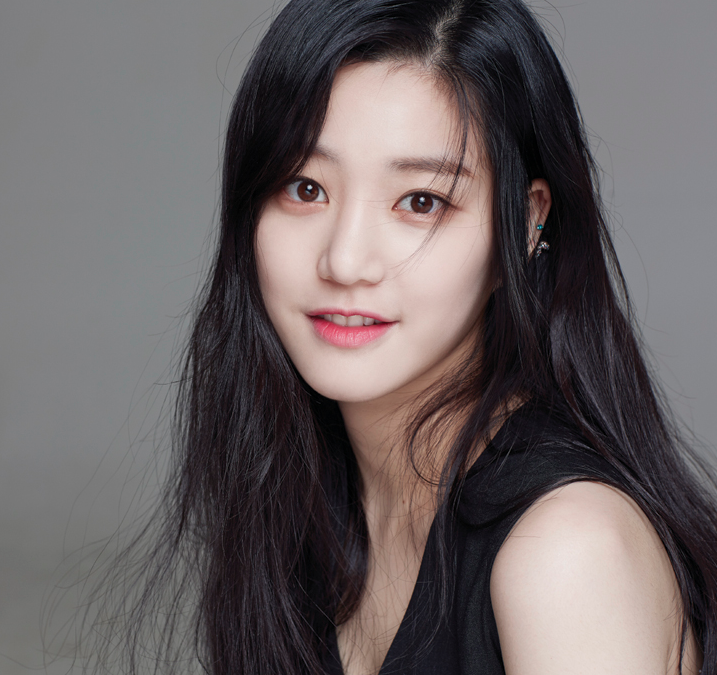 Actress Lee Yoo Bi Honestly Shares How She's Been Doing This Year