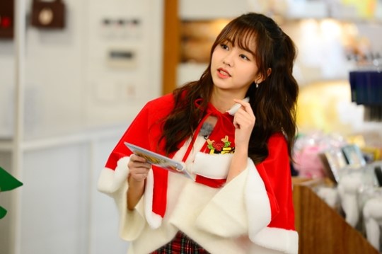 Kim So Hyun Is An Adorable Christmas Elf On 