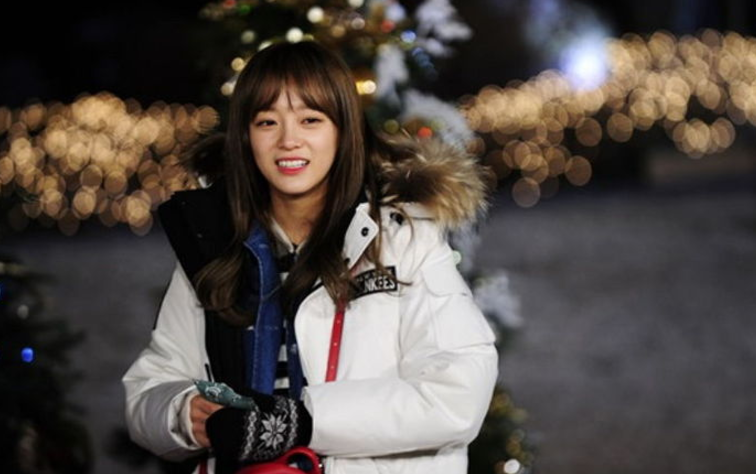 gugudan's Kim Sejeong Reveals When She Had Her First Kiss