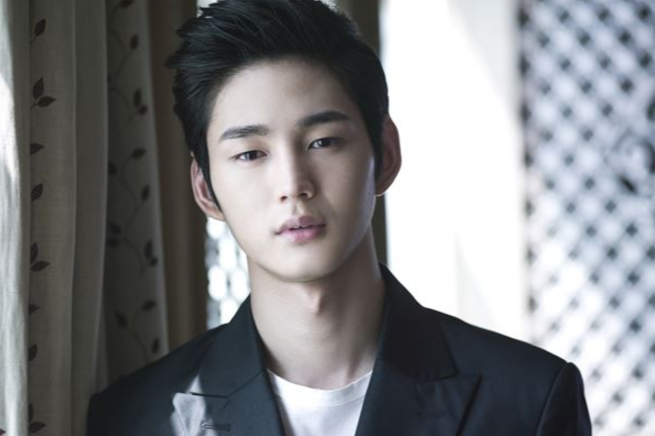 Lee Won Geun Talks About His Bed Scene With Kim Ha Neul In Upcoming Movie