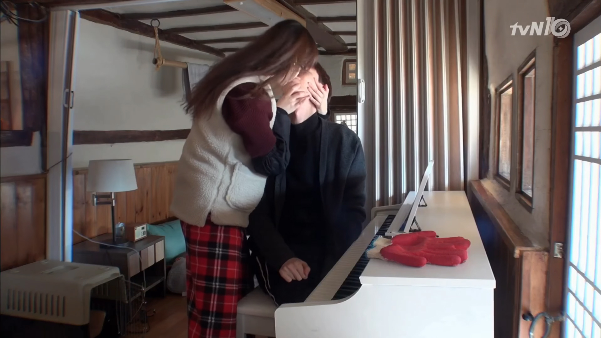 Watch: Take A Glimpse Into Ahn Jae Hyun And Ku Hye Sun’s Newlywed Life
