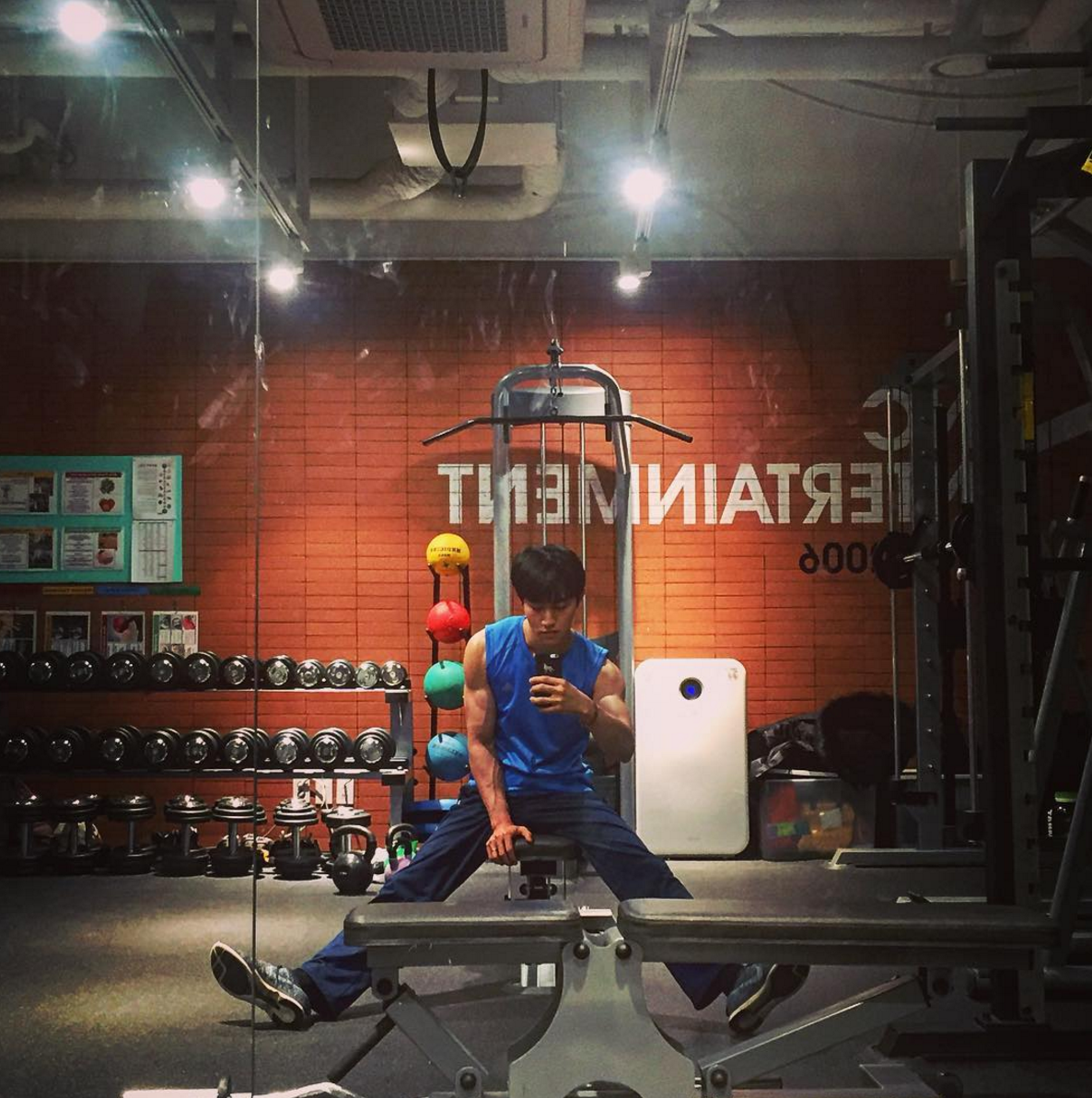 Kwak Dong Yeon Is Fitness Goals In New Photo Showing Off His Arms