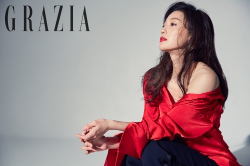 Lee El Shows Easy-Going Charm In Grazia Interview About Granny Makeup And Men