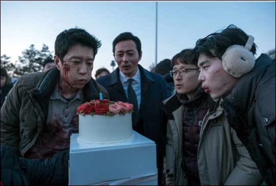 Upcoming Film 'V.I.P.' Gives First Sneak-Peek Of Jang Dong Gun, Kim Myung Min, And Lee Jong Suk On Set