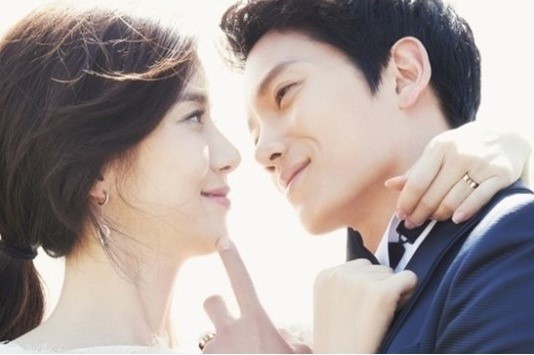 Ji Sung Almost Gave Up Acting For Lee Bo Young, Earns Place Among Top Celebrity Husbands