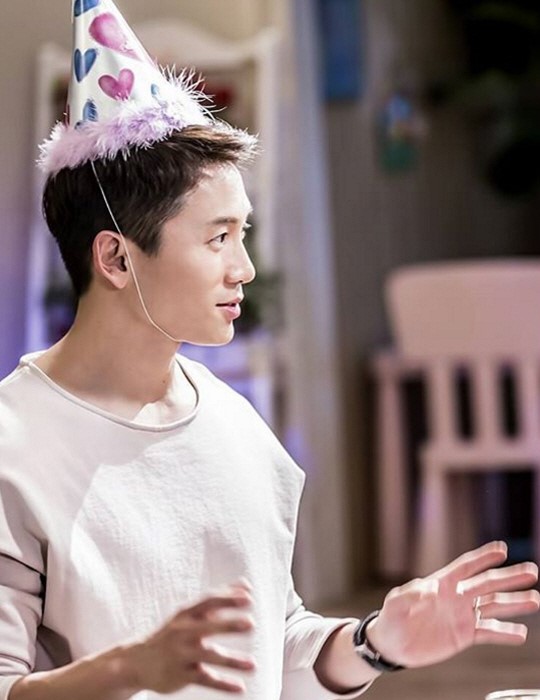 “Defendant” Celebrates Ji Sung’s Birthday With Bonus Behind-The-Scenes