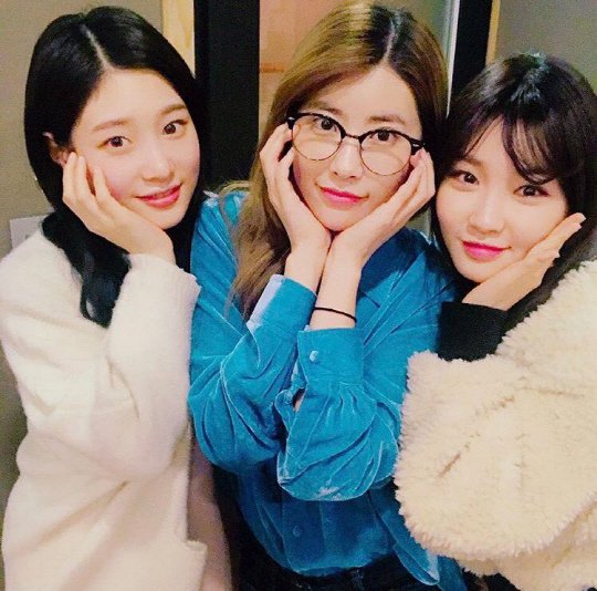 Kim Chungha Shows Loyalty To Former 'Produce 101' Teammates By Featuring On DIA's New Album