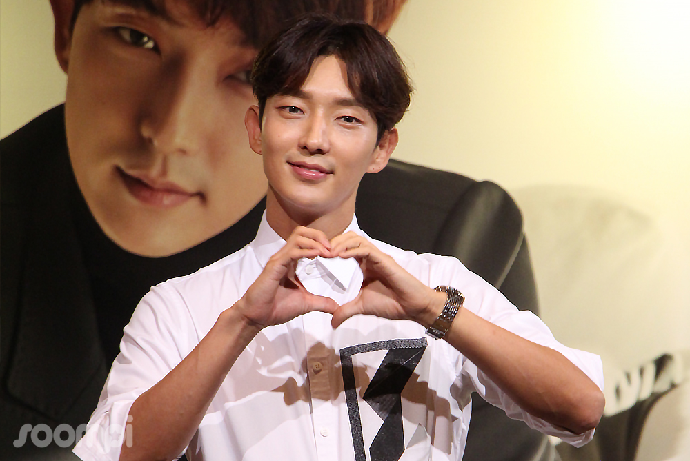 Lee Joon Gi Wins Hearts At His First Singapore Press Conference In 13