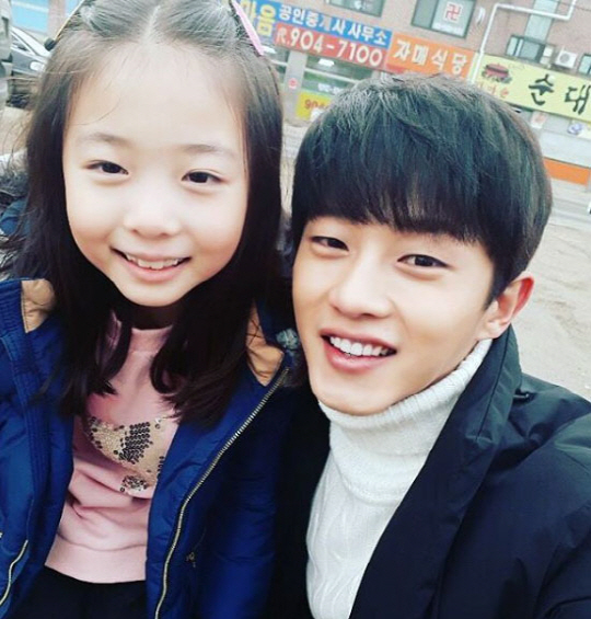Kim Min Suk Says Goodbye To 'Defendant' Child Co-Star Shin Rin Ah With Adorable Photo