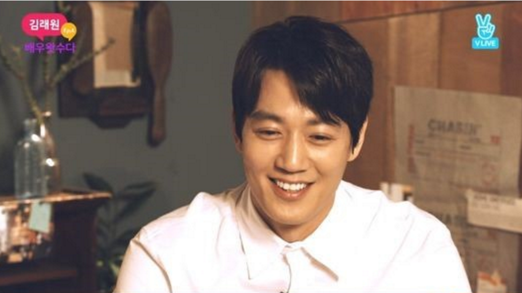 Kim Rae Won Gets A Surprise Call From Fellow Heartthrob Actor During Live Broadcast