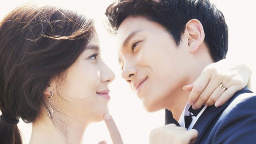 Lee Bo Young And Ji Sung Rank First In List Of Top 8 Successful Celebrity Families