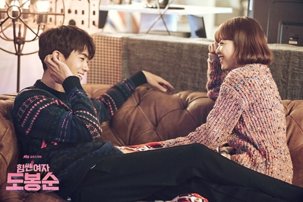 Park Bo Young Reveals How Her Chemistry With Park Hyung Sik Led Staff To Believe They Were Actually Dating