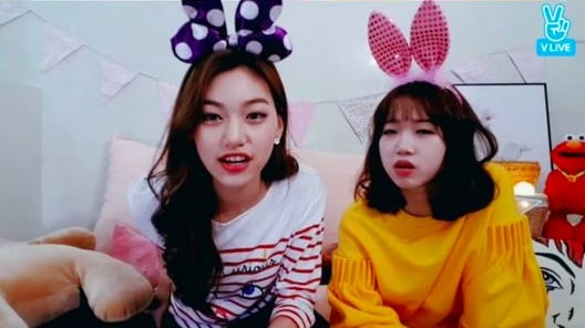 Choi Yoojung Chooses Which Male Idol Is Her Ideal Type And Talks About Her Relationship With Kim Doyeon