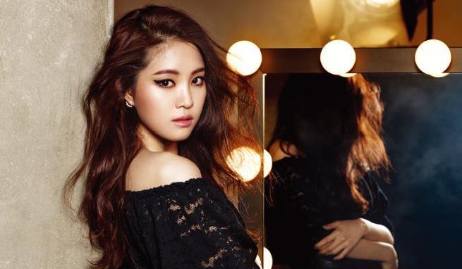 Apink's Son Naeun Speaks Out Against Malicious Comments About Her Family