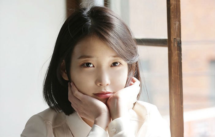 IU Hilariously Throws In The Towel During Cute 'Argument' With Her Manager