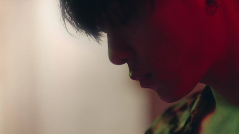 Watch: Highlight’s Yong Junhyung Reminisces About A Love Gone By In “Wonder If” MV