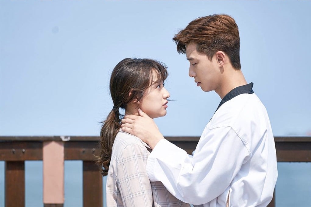 Park Seo Joon And Kim Ji Won Romantically Lock Eyes In Latest 'Fight My Way' Preview Stills