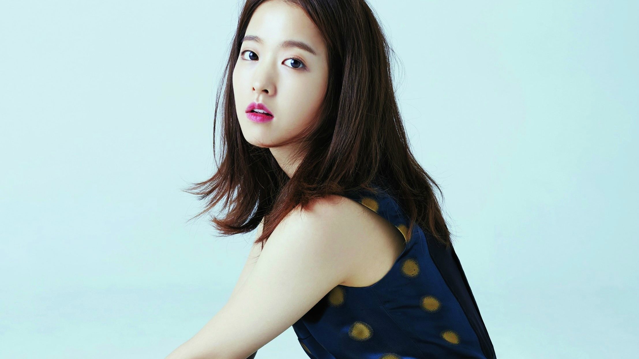 Park Bo Young Reacts To A Fan Who Asks Her For Consolation After Getting Caught Drunk Driving