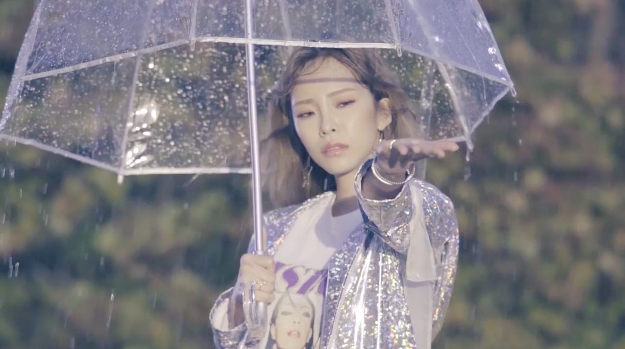 Heize Tops Charts With 'Don't Know You' And Releases 2nd MV For New Mini Album