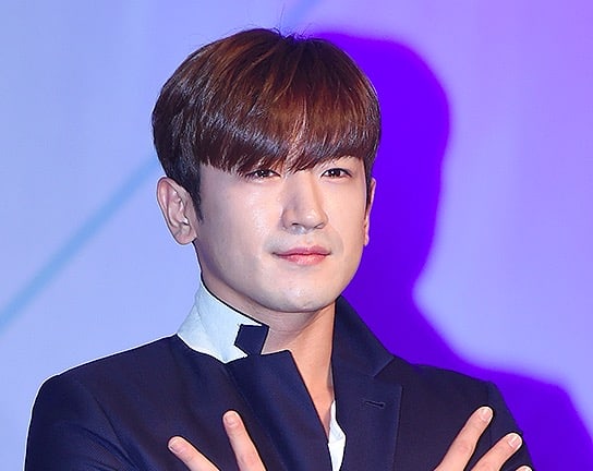 Shinhwa's Lee Min Woo Hospitalized With Minor Injuries After Motor Vehicle Accident