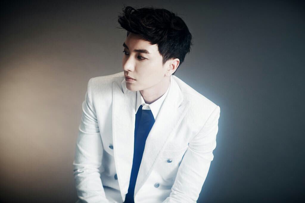 Super Junior's Leeteuk Updates Fans After Switzerland Robbery Incident