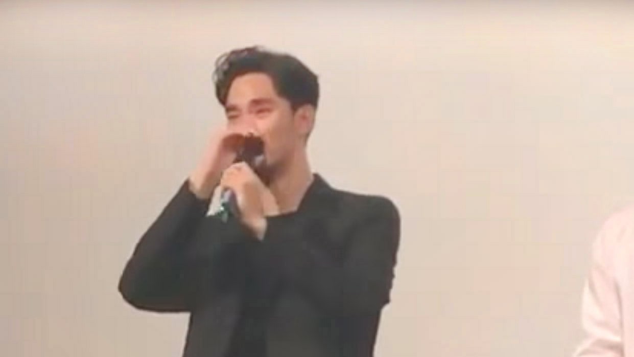 Kim Soo Hyun's Agency Clarifies Reason For Actor's Tears At VIP Screening Of Film 'Real'