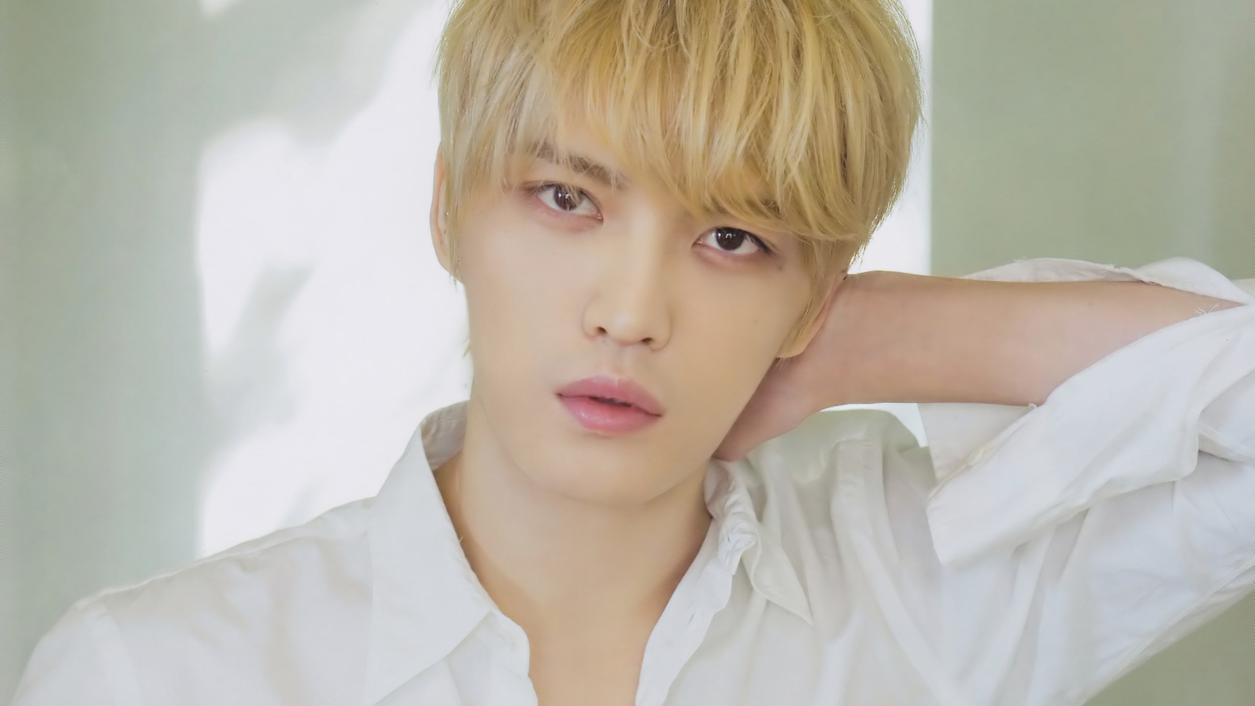 JYJ's Kim Jaejoong Shows Off A New Look For His Upcoming Time-Slip Comedy Drama 'Manhole'