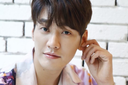 Kim Young Kwang Talks About His 'Lookout' Transformation And Hopes For Season 2