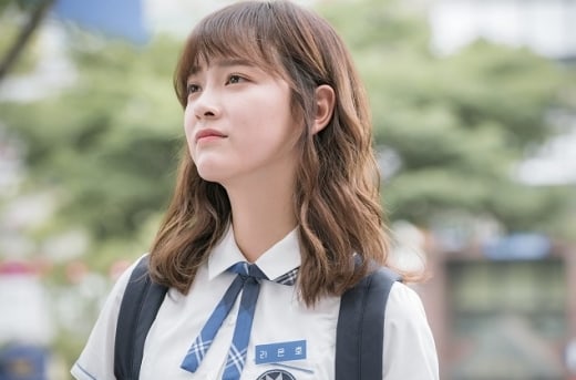 Kim Sejeong Fights Social Injustice On 'School 2017'