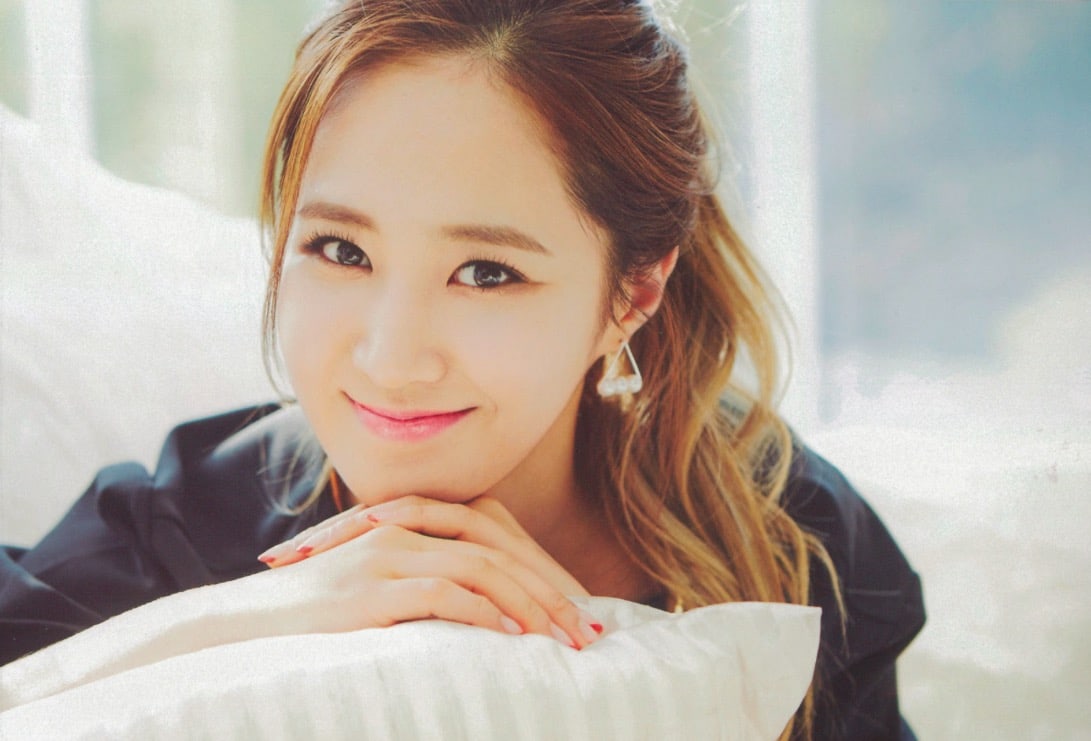 Girls' Generation's Yuri Updates Fans On Her Ankle Injury