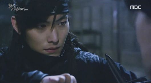 “The King Loves” Ramps Up Drama And Action, Sheds More Light On Actor Park Young Woon