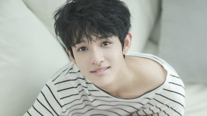 Samuel Takes First On Worldwide iTunes Charts With Solo Debut Album