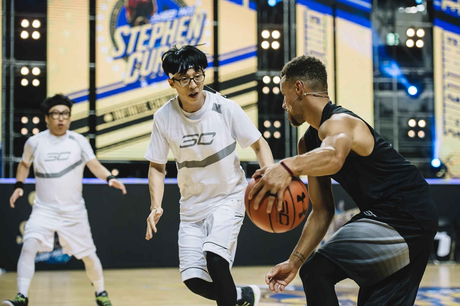 'Infinite Challenge' Members Recognized In L.A. Because Of Stephen Curry Basketball Game