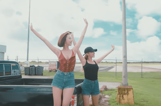 Watch: Moon Hyuna And EU Erine Enjoy A Relaxing Day In The Sun With New MV For 'Doong Doong'