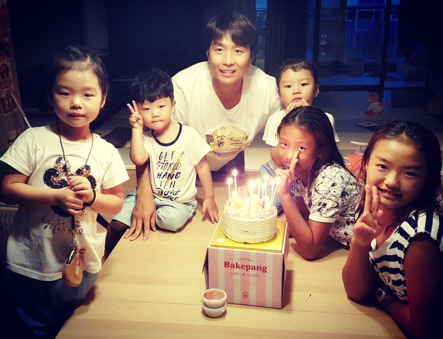 Lee Dong Gook's Family Celebrates Two Great Achievements