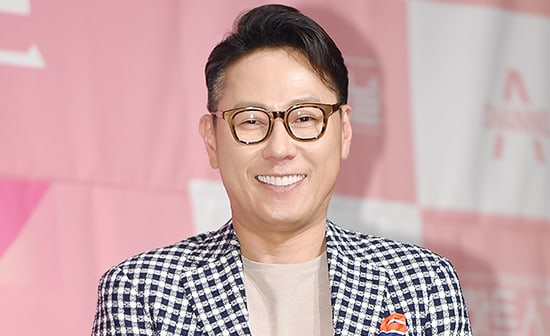 Yoon Jong Shin's 'Like It' Achieves Perfect All-Kill On Charts
