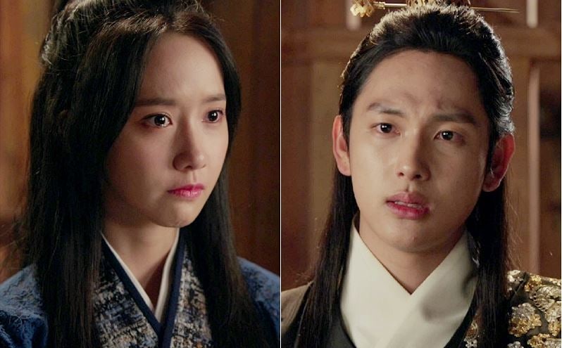 'The King Loves' Releases New Stills Of YoonA And Im Siwan Reuniting In Prison