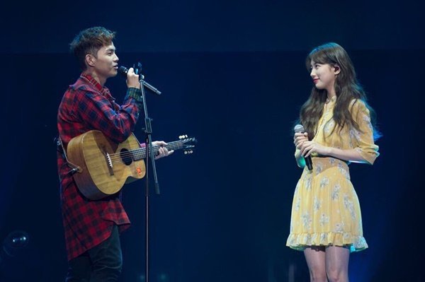 Suzy Makes Surprise Appearance At Park Won's Concert