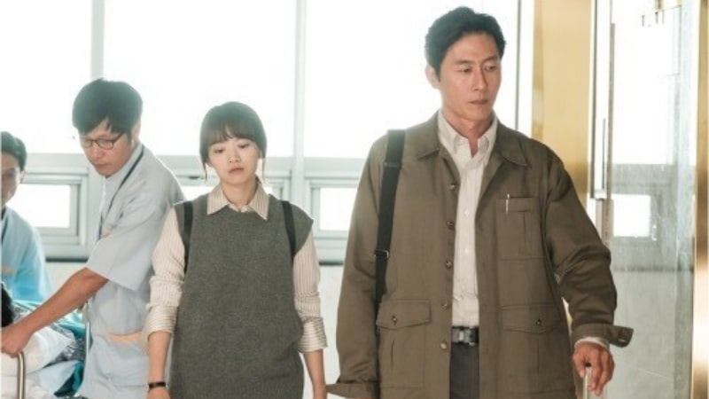 'ARGON' Releases Stills Of Kim Joo Hyuk And Chun Woo Hee As Partners In Reporting