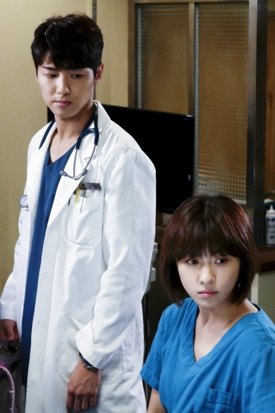 'Hospital Ship' Teases Upcoming Confrontation Between Ha Ji Won And Kang Min Hyuk