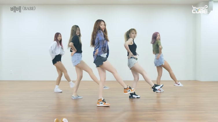 Watch: HyunA Is A 'Babe' In Released Dance Practice Video